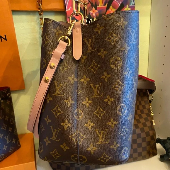💕TRADED💕Louis Vuitton NeoNoe monogram rose crossbody purse bag - Picture 5 of 16